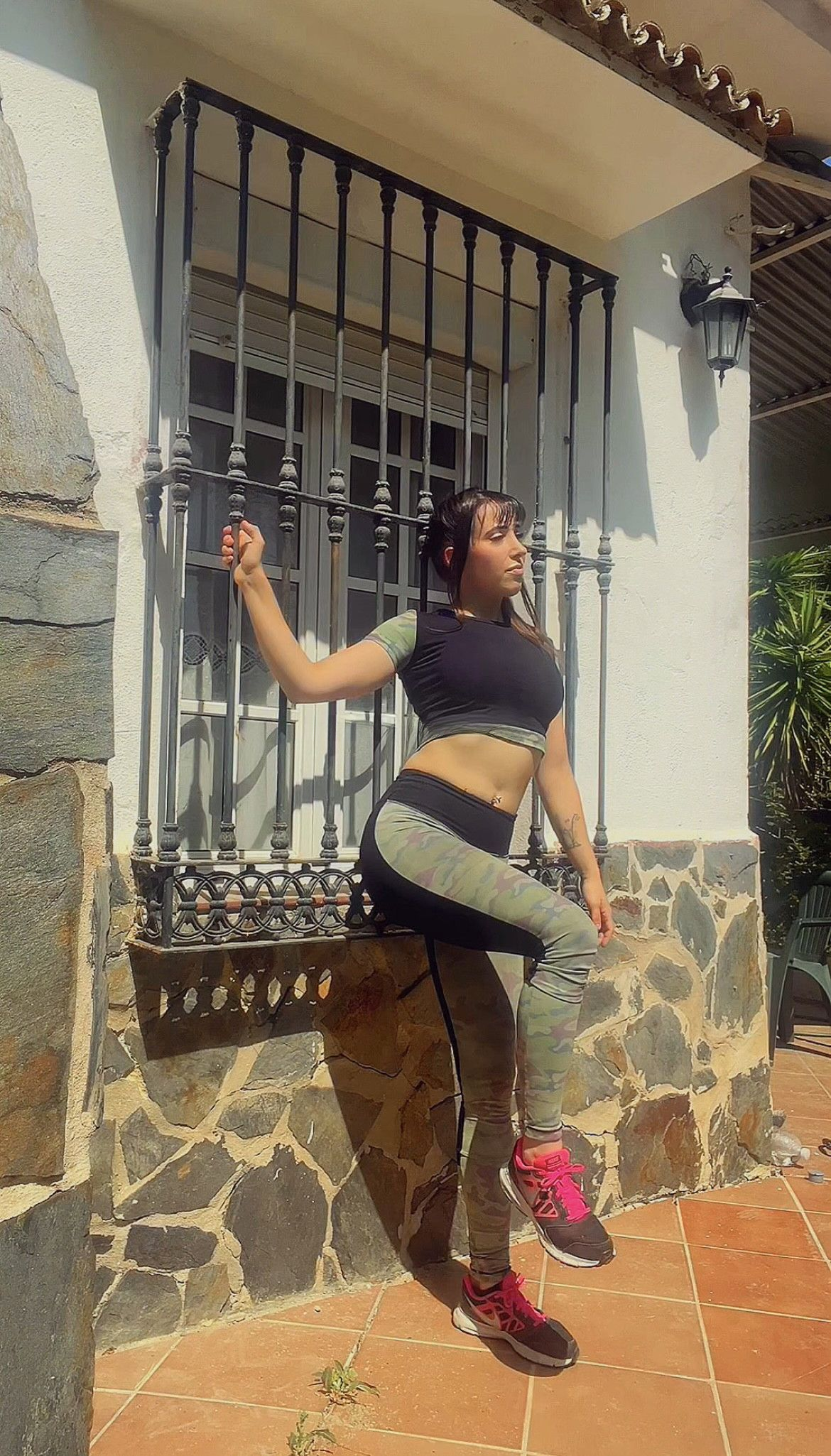 614285992 | RUT | Chica