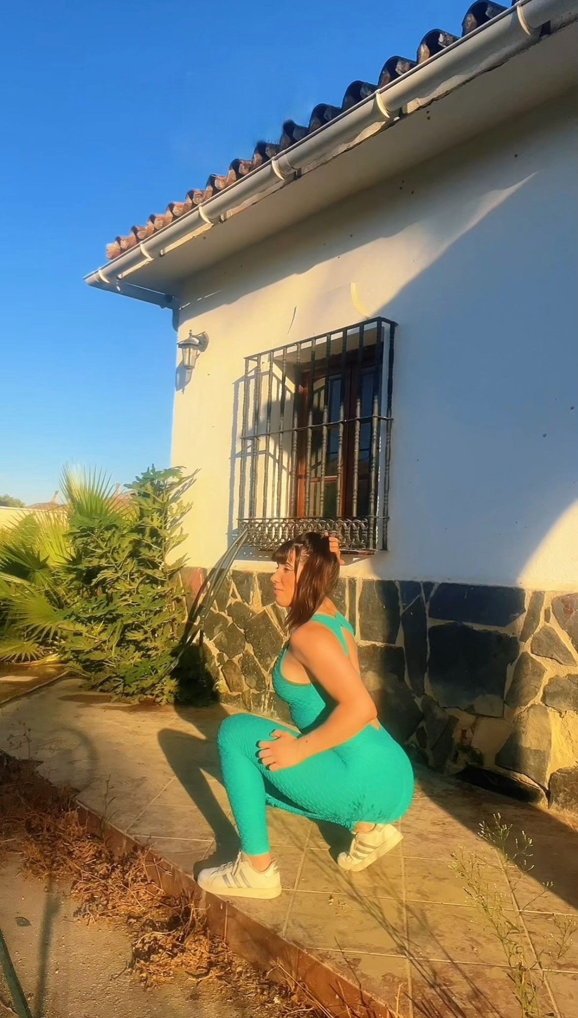 614285992 | RUT | Chica