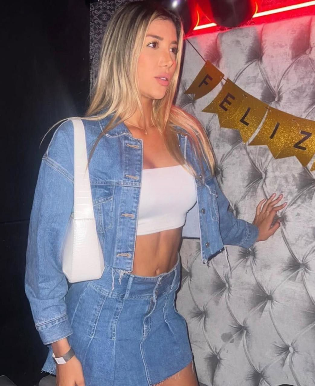 611261996 | DANNA | Chica