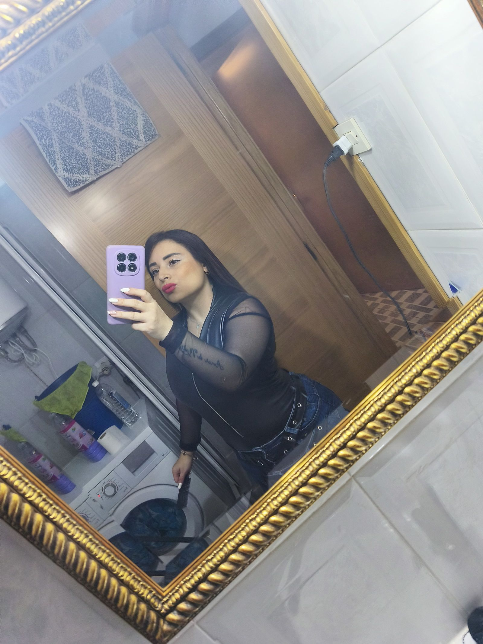 613906279 | LATINA | Chica