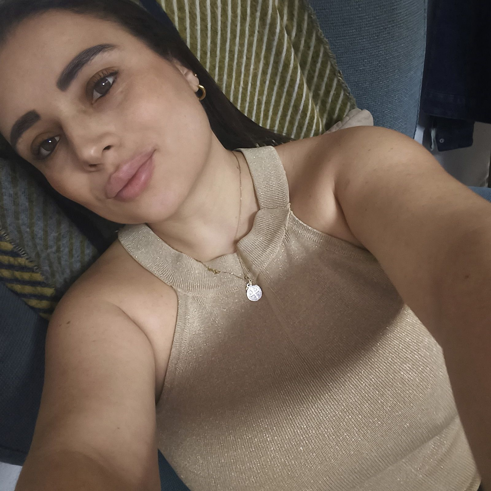 613906279 | LATINA | Chica