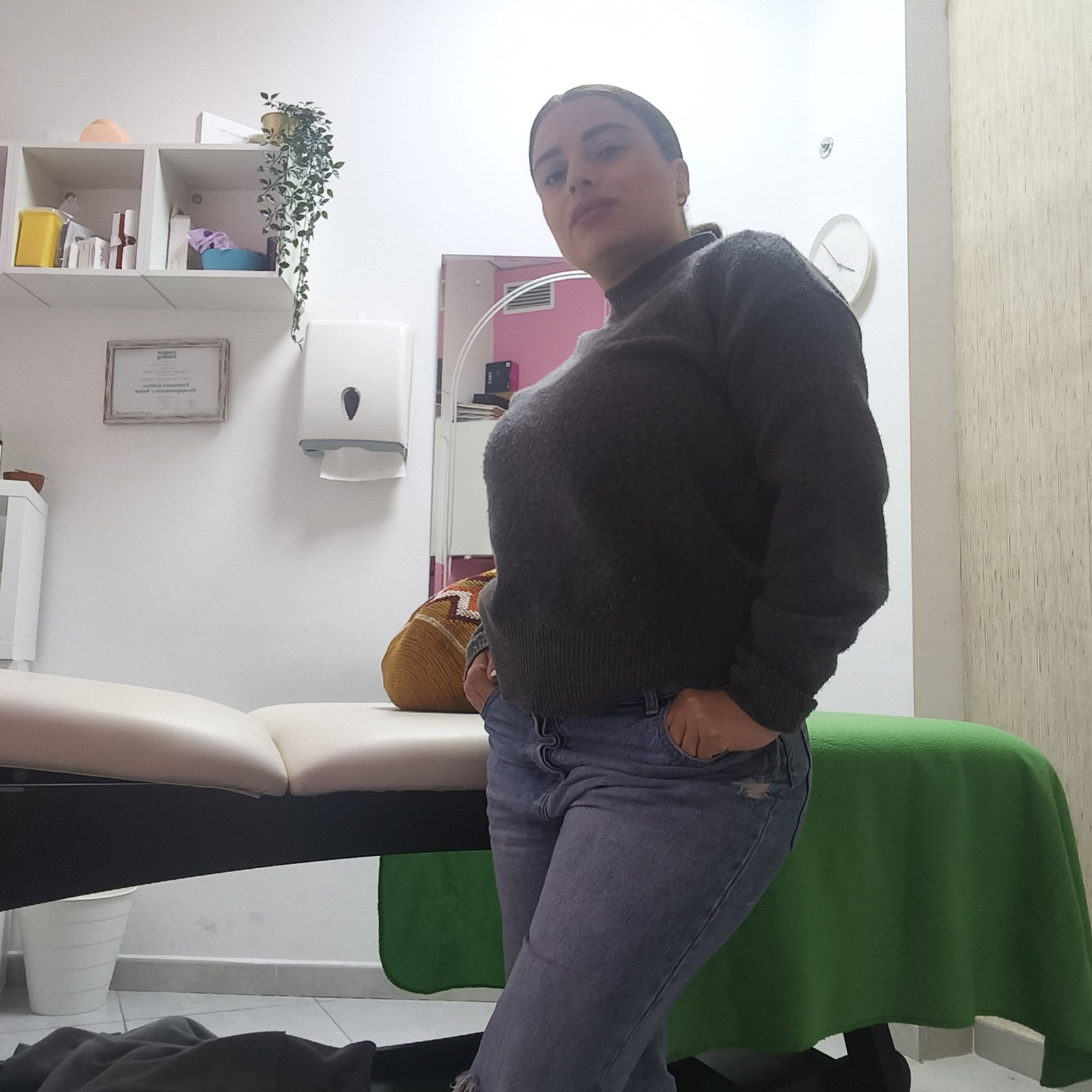 613906279 | LATINA | Chica