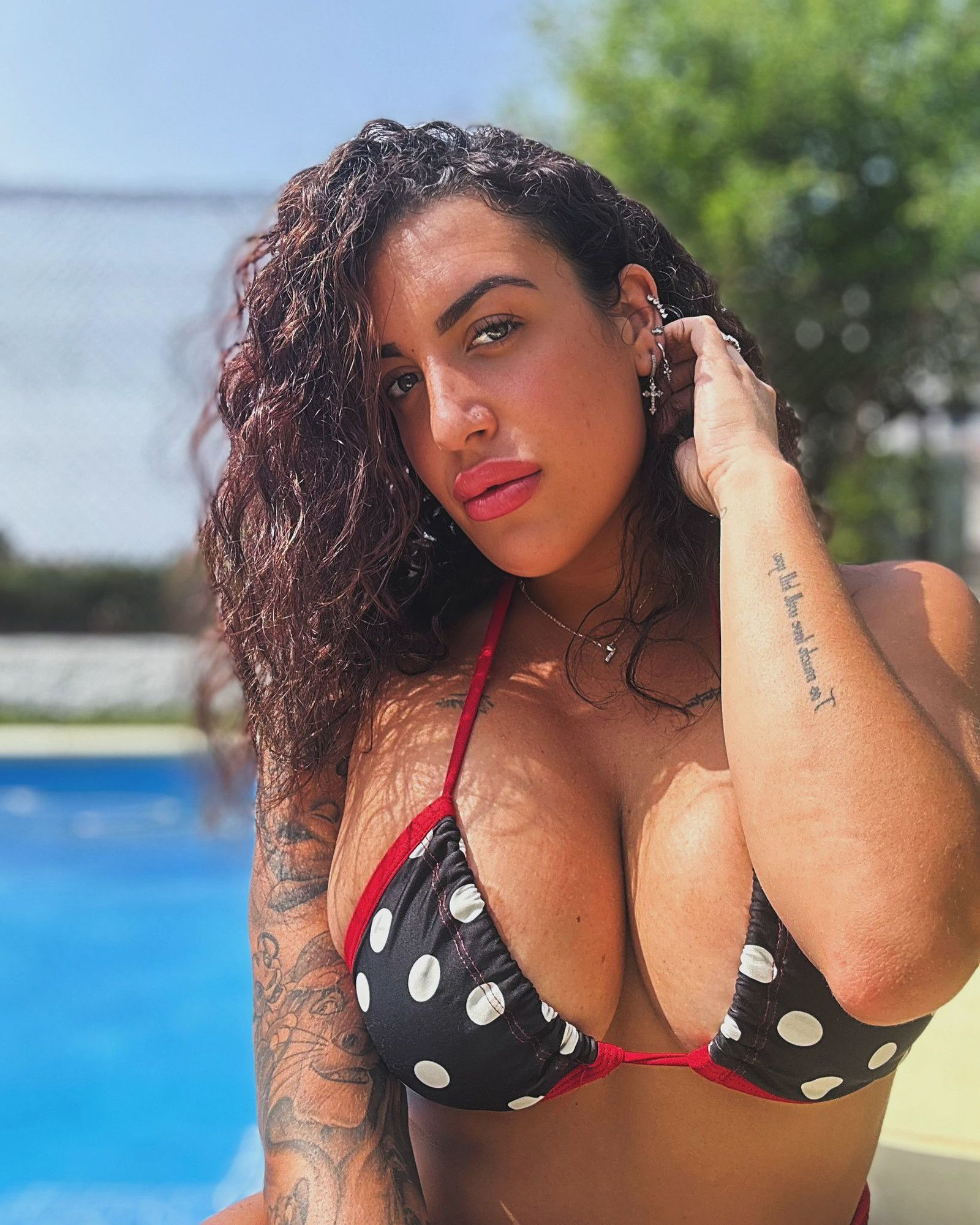 611153853 | LOLA | Chica