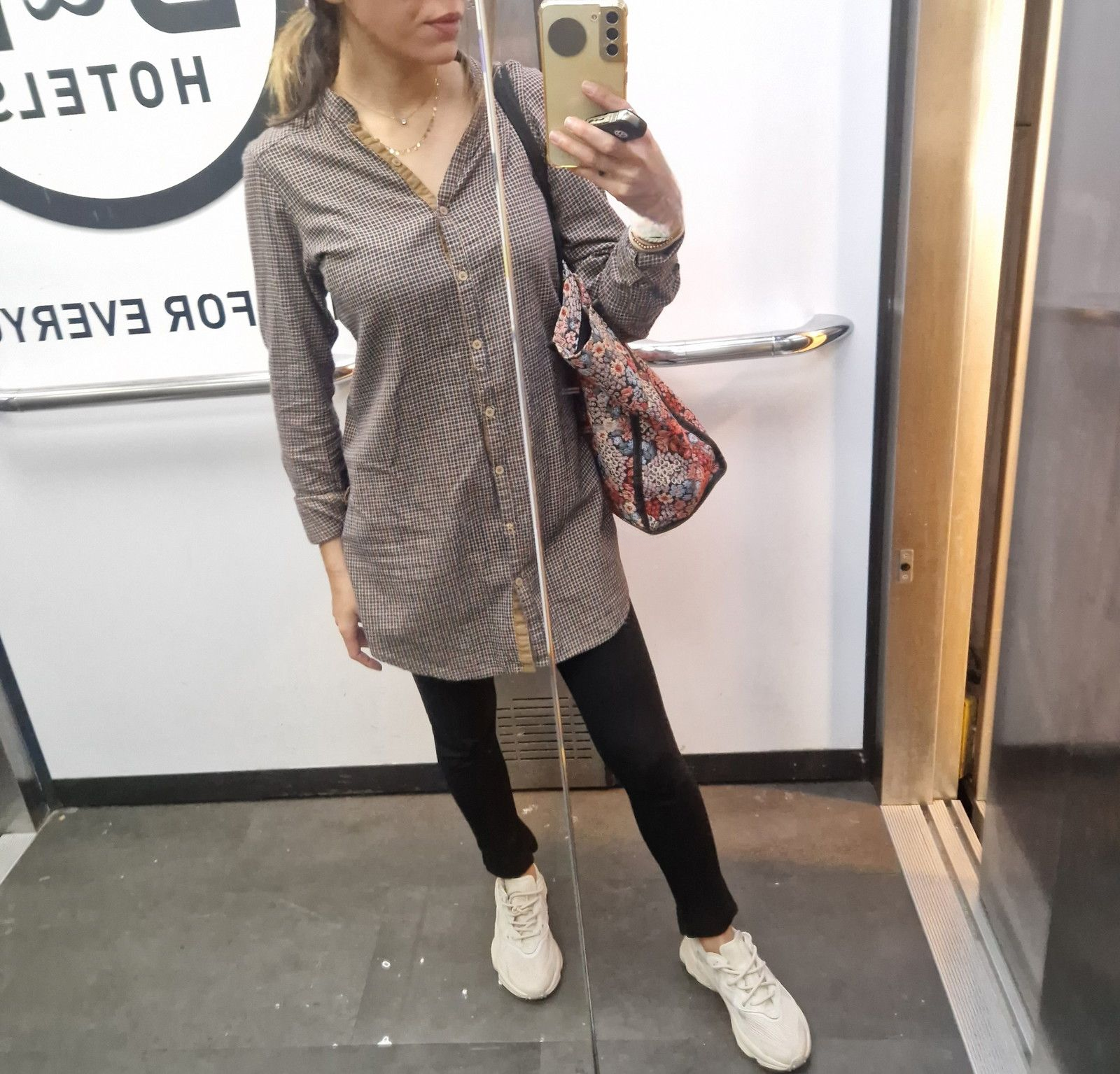 604364669 | LAURITA | Chica