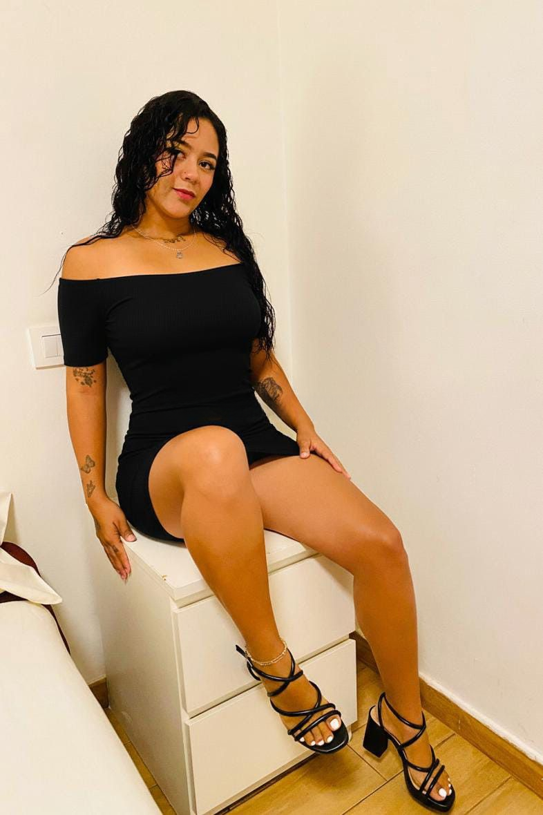 671765708 | ELENA | Chica