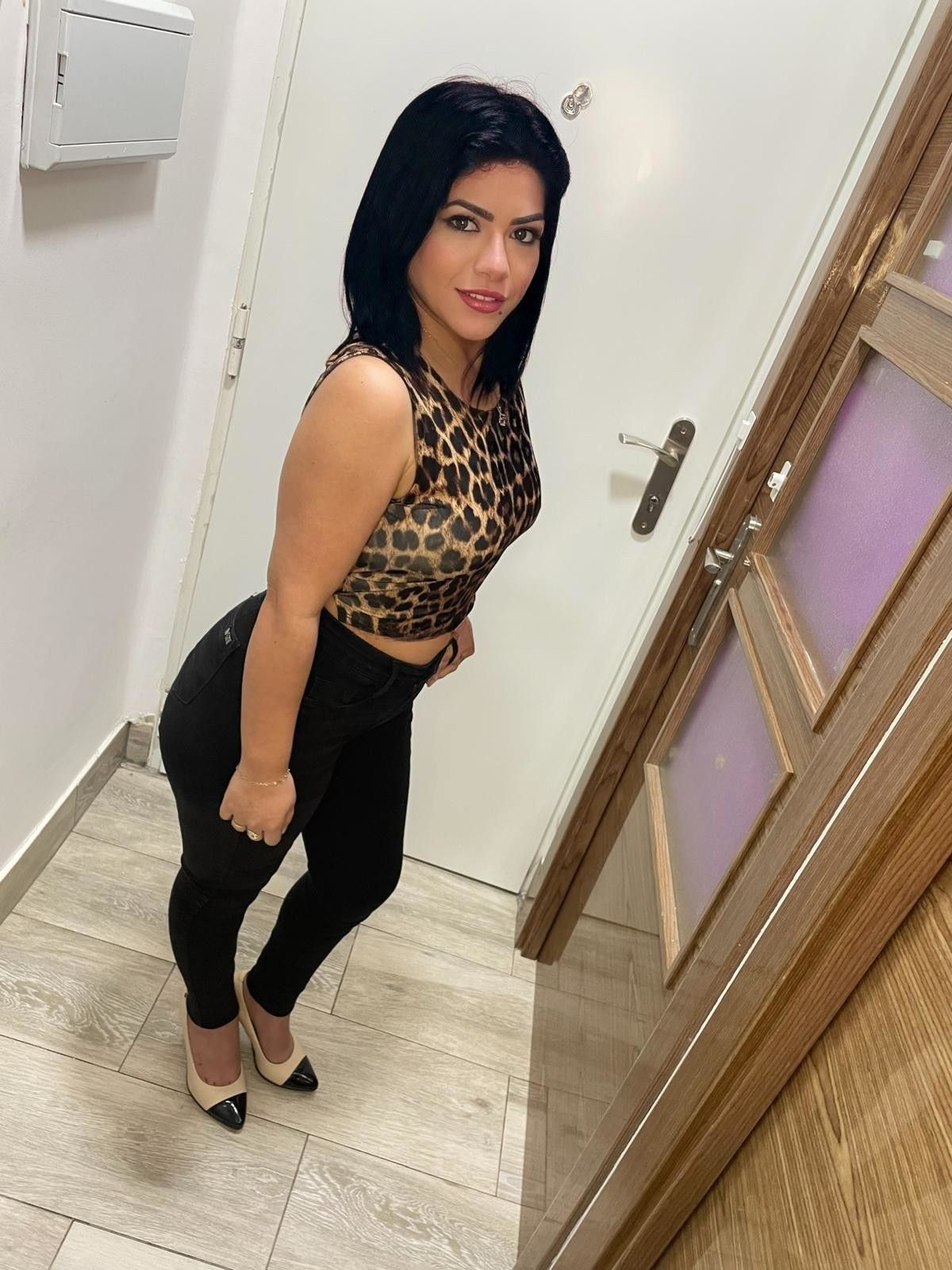 613421955 | MELANY | Chica