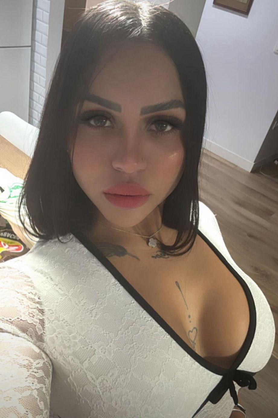 641084209 | MARTINA | Chica