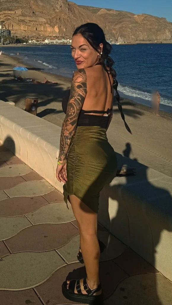 615986971 | GISEL | Chica