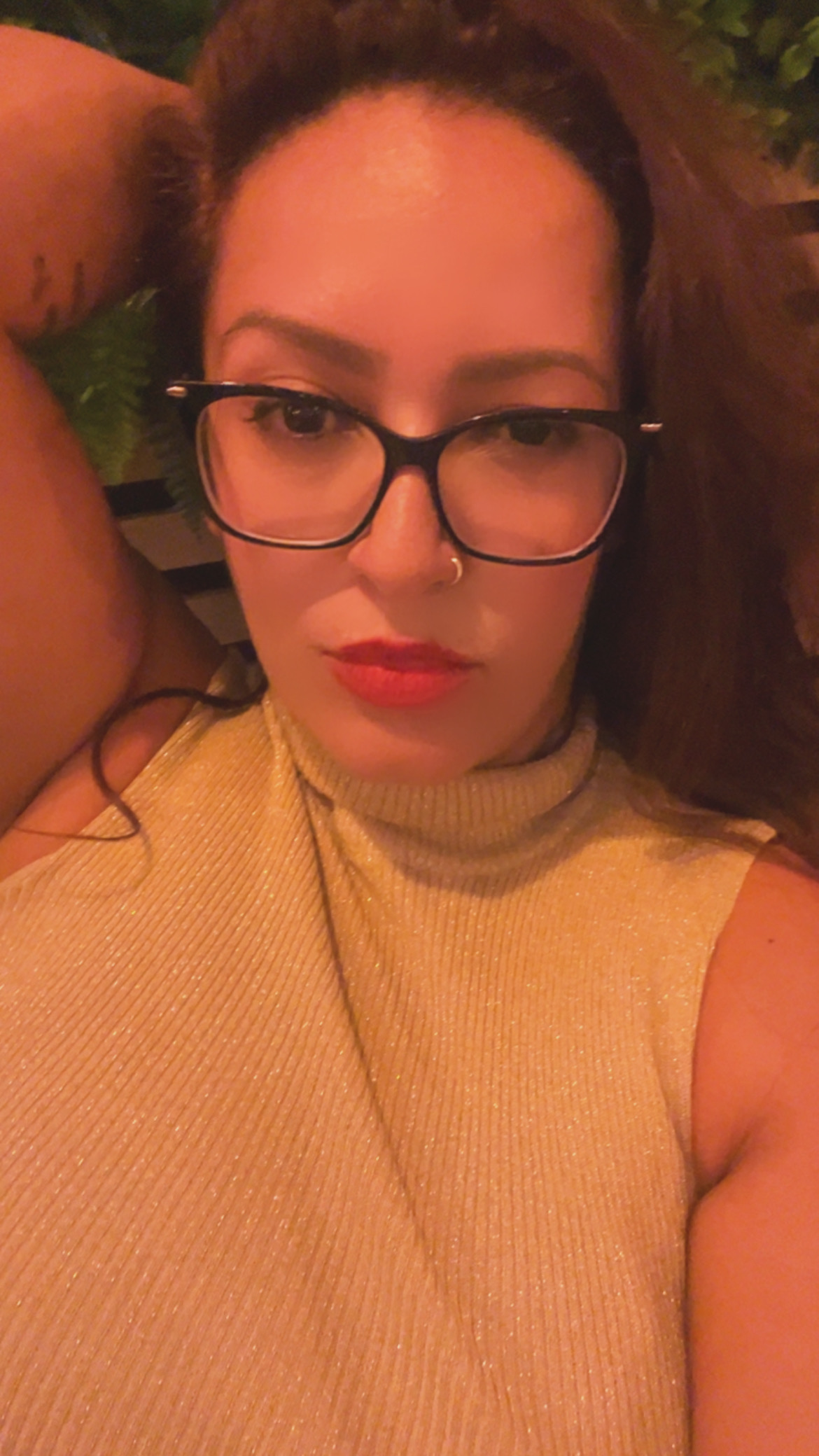 611549196 | ANNY | Chica