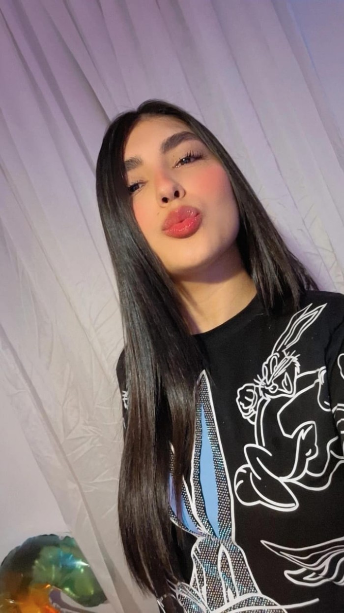 633839751 | THALIA | Chica