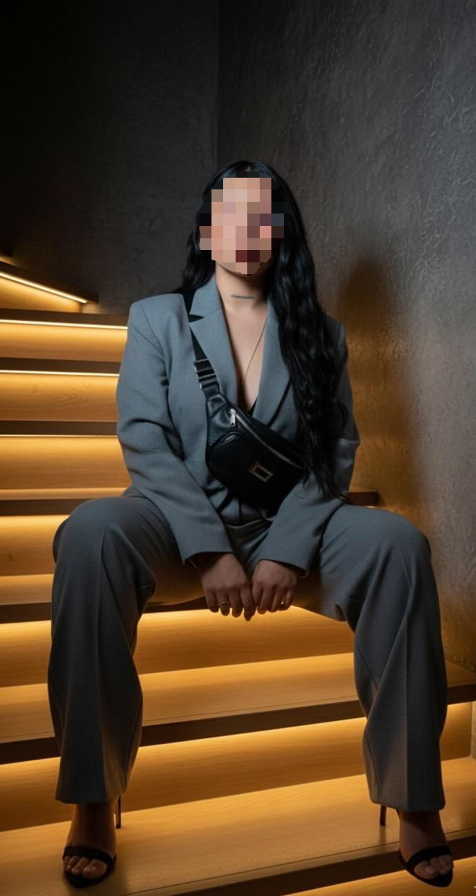 667609165 | MÍA | Chica