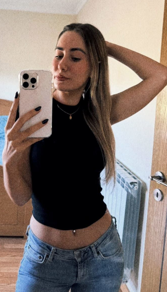 711203484 | SOFI | Chica