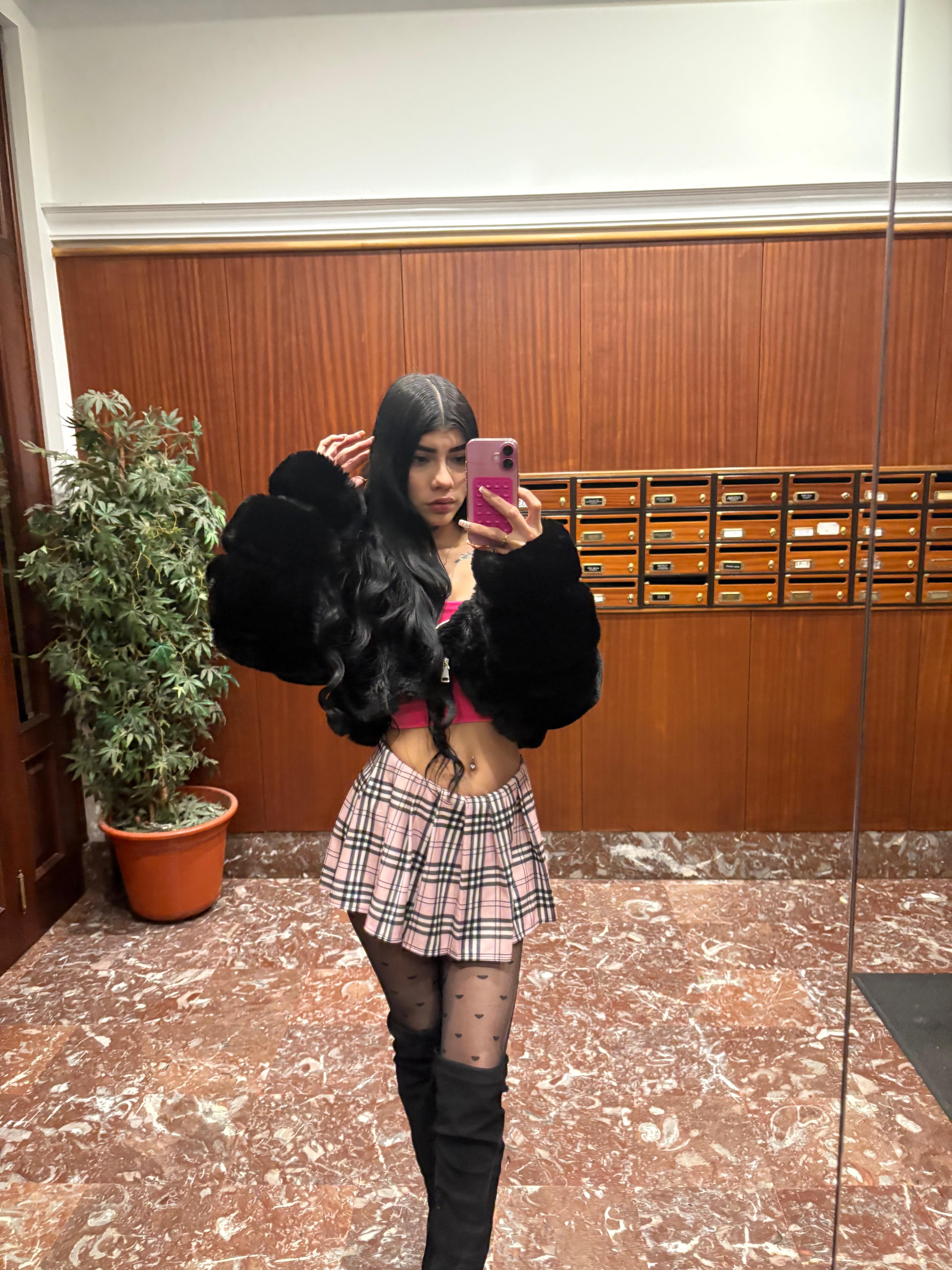 602873713 | ZAMMY | Chica