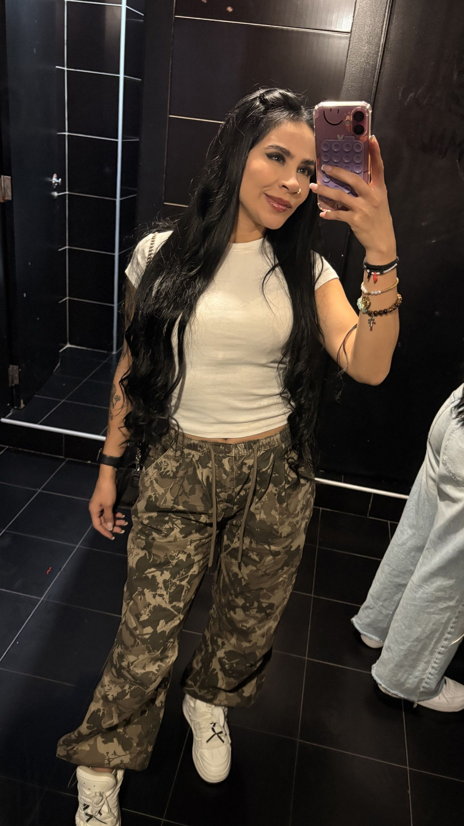 682419015 | LIZZA | Chica