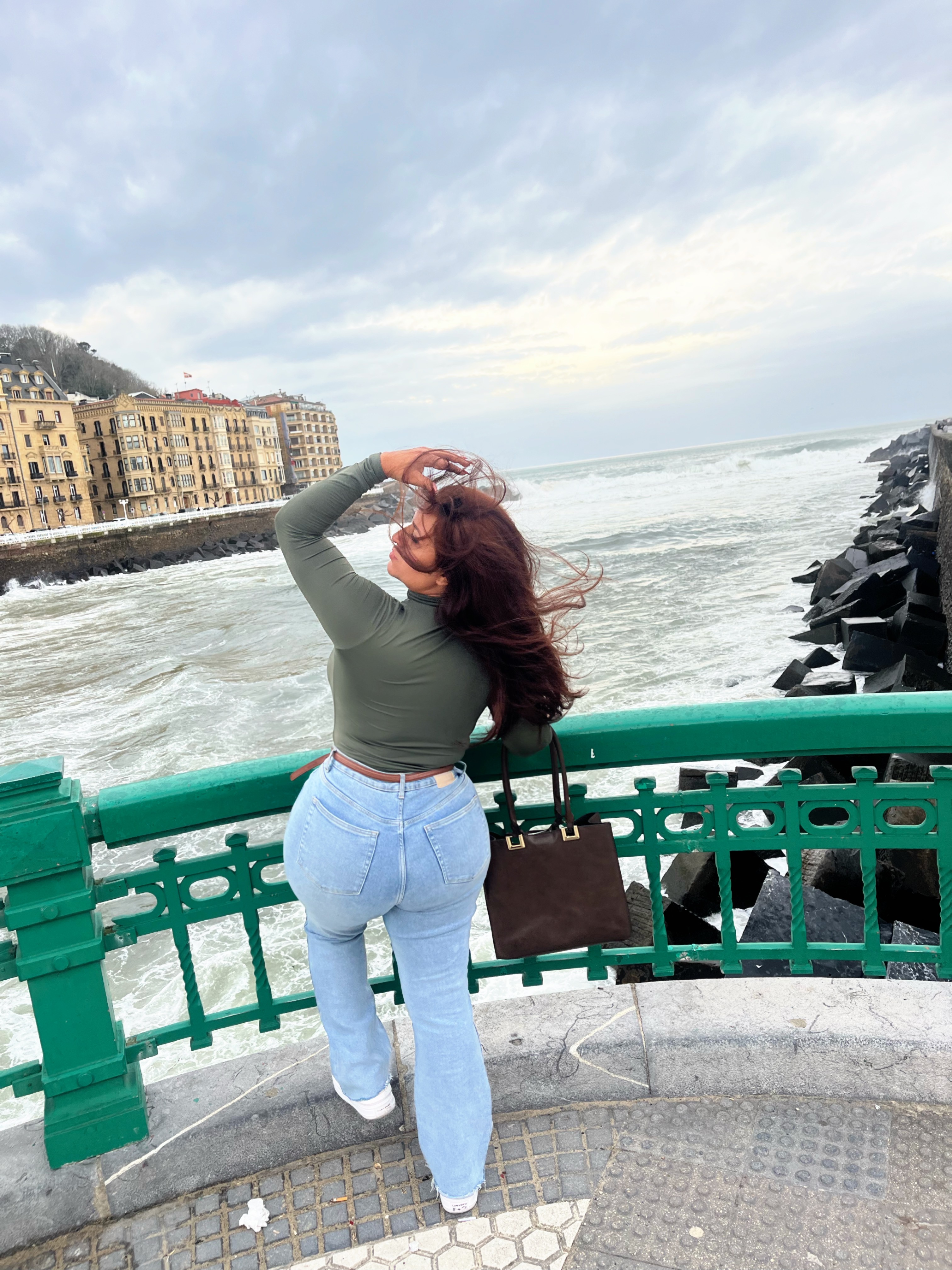 603243315 | ANNY | Chica