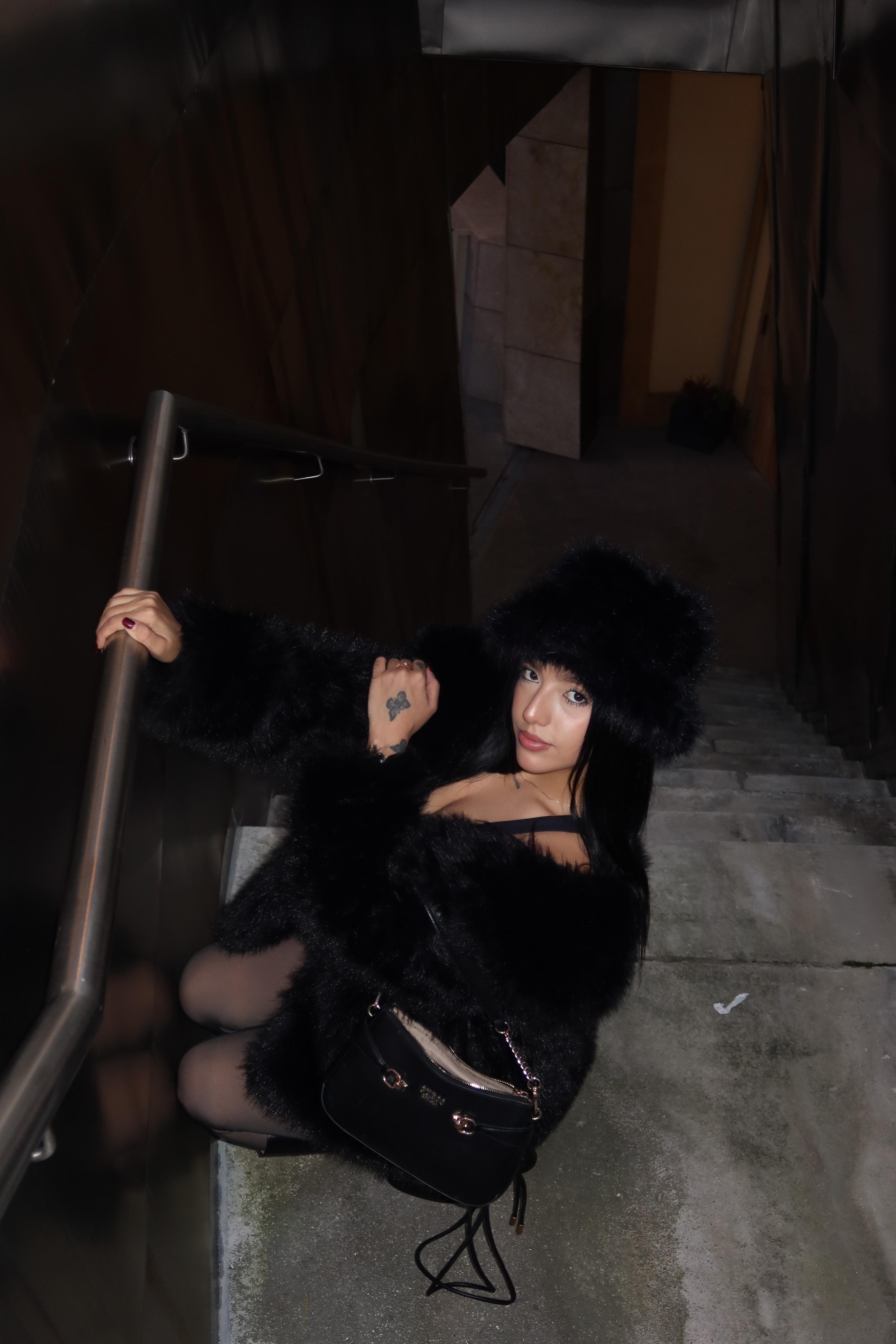 611316423 | SOFIA | Chica