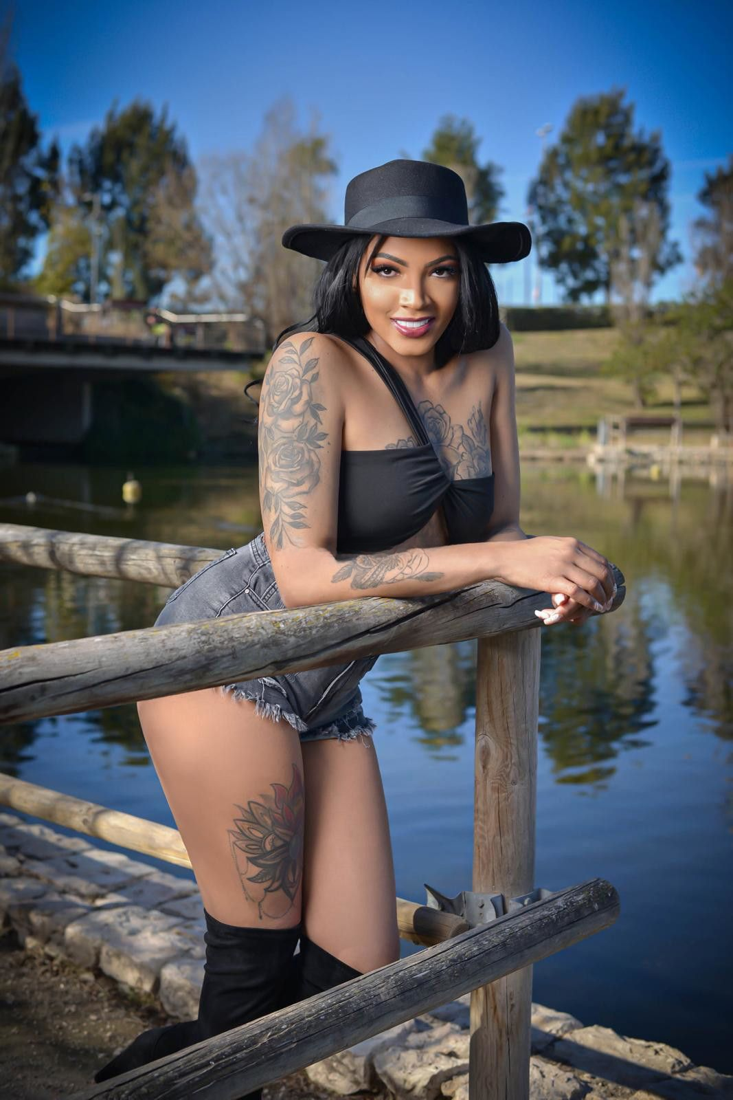 600072464 | LATINA | Chica