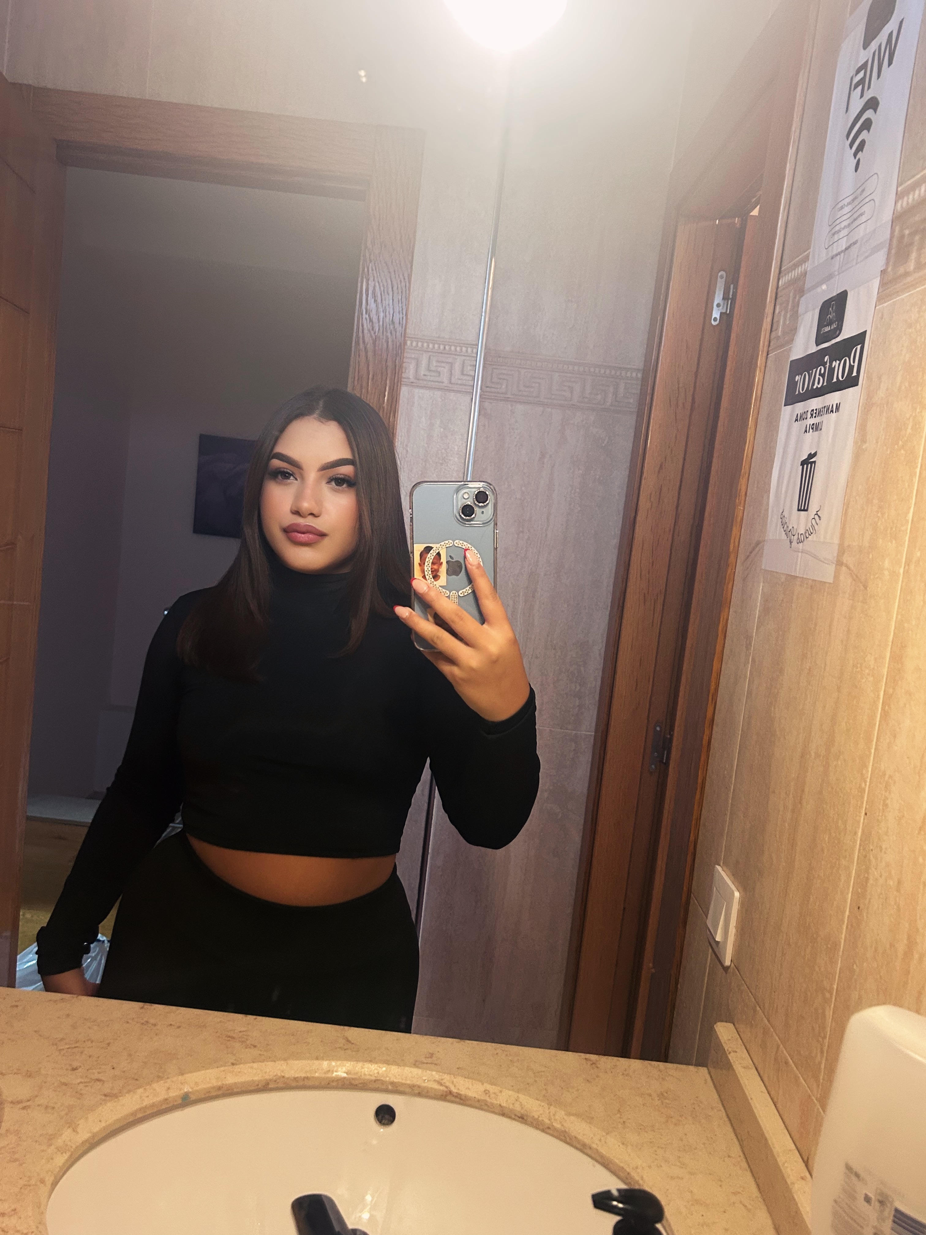 661592457 | HANNA | Chica