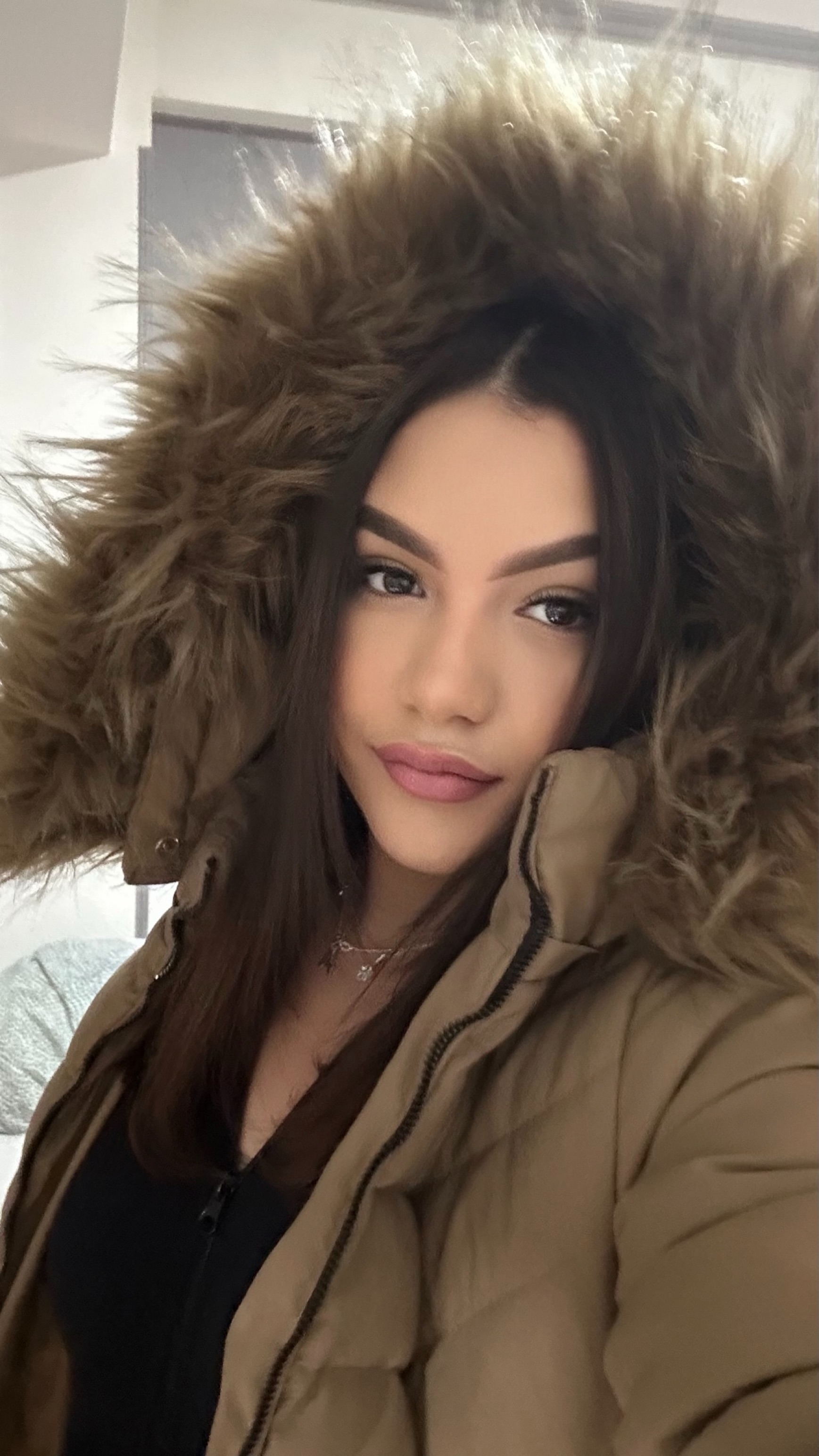 661592457 | HANNA | Chica