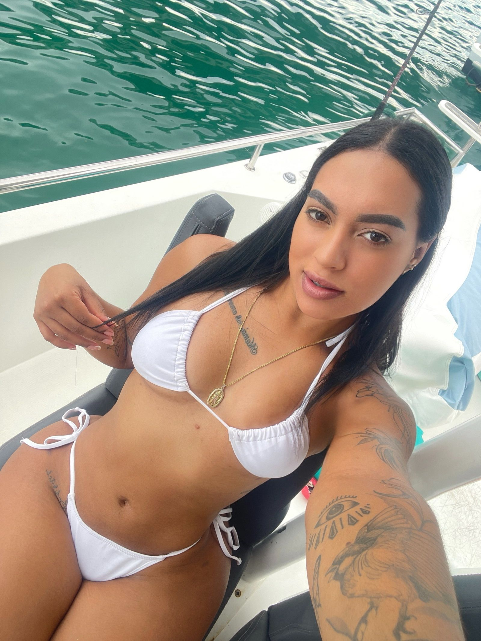 637193434 | CELESTE | Chica