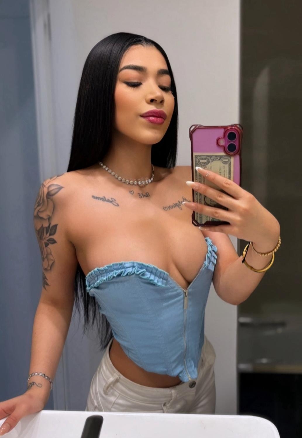 604374014 | SARA | Chica