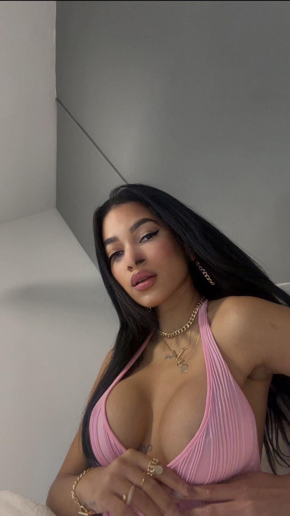 624903899 | LILY | Chica