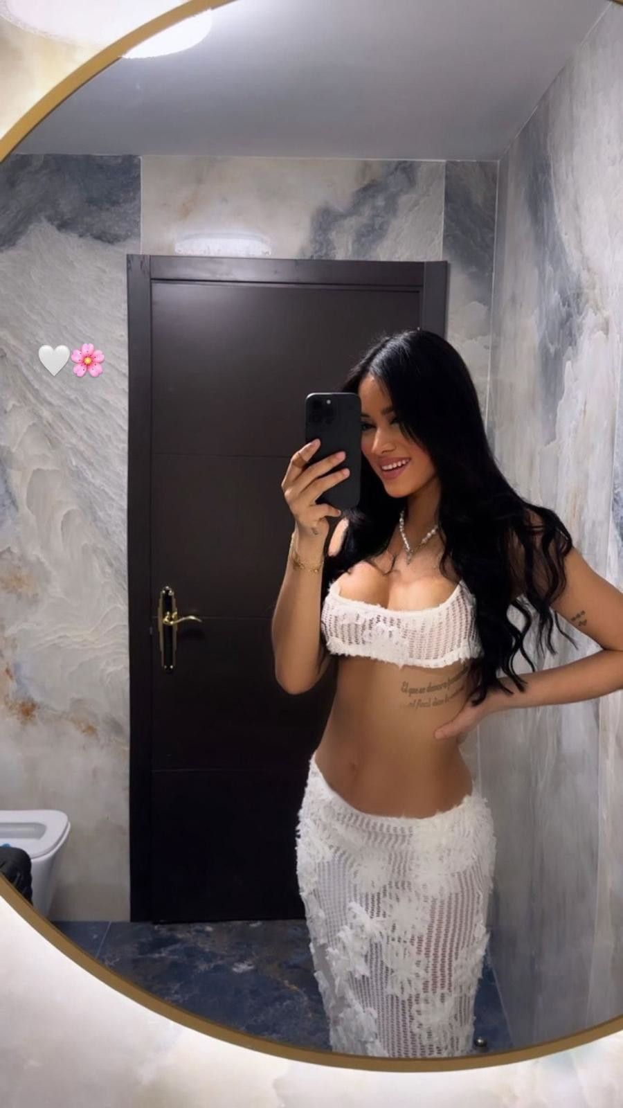 624903899 | LILY | Chica