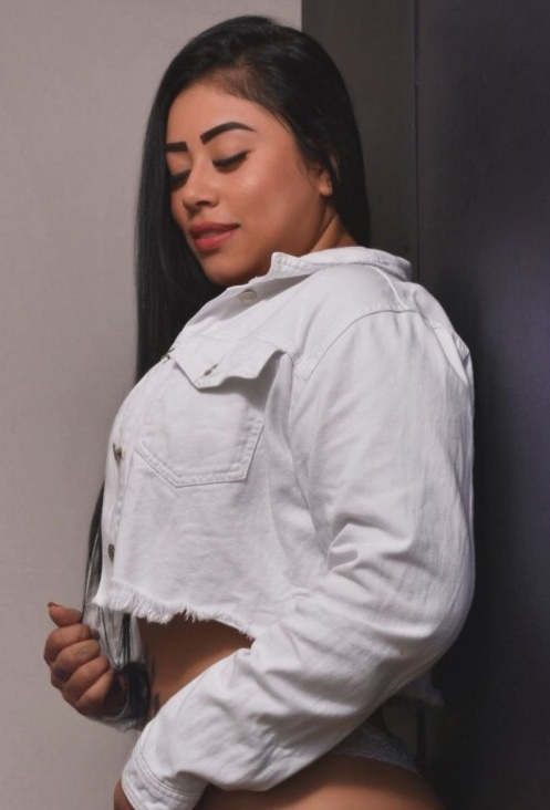 666315399 | KAMILA | Chica