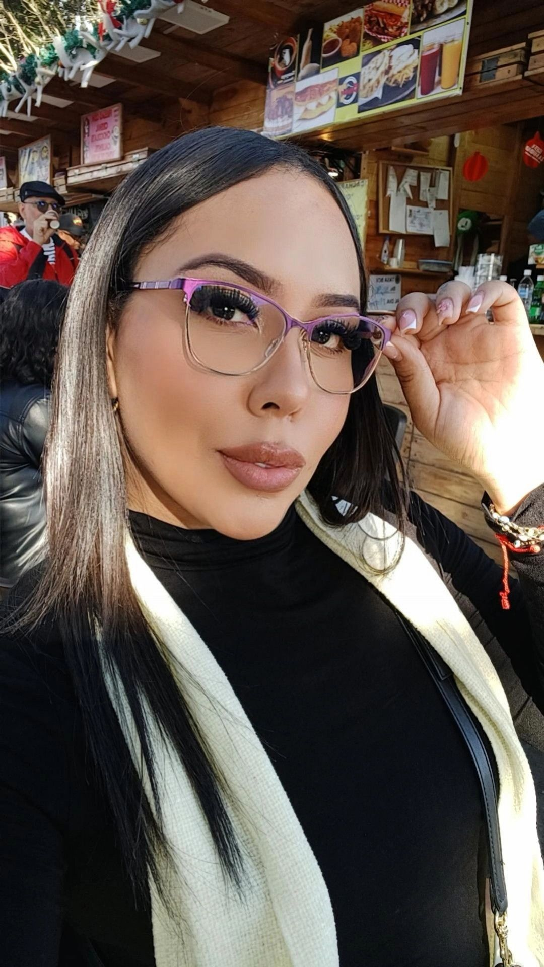 633082145 | LUNA | Chica