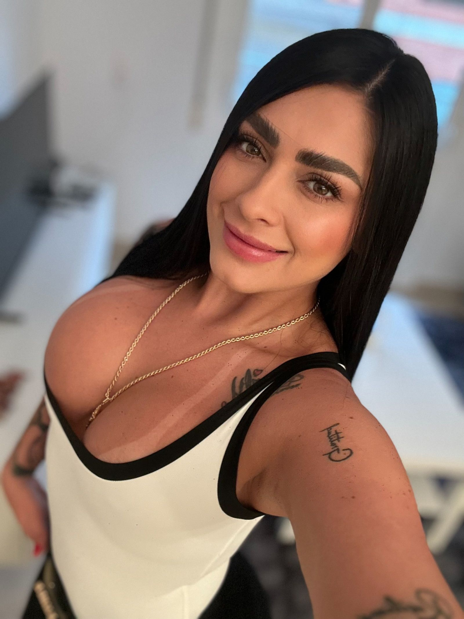 607562014 | LUCIANA | Chica