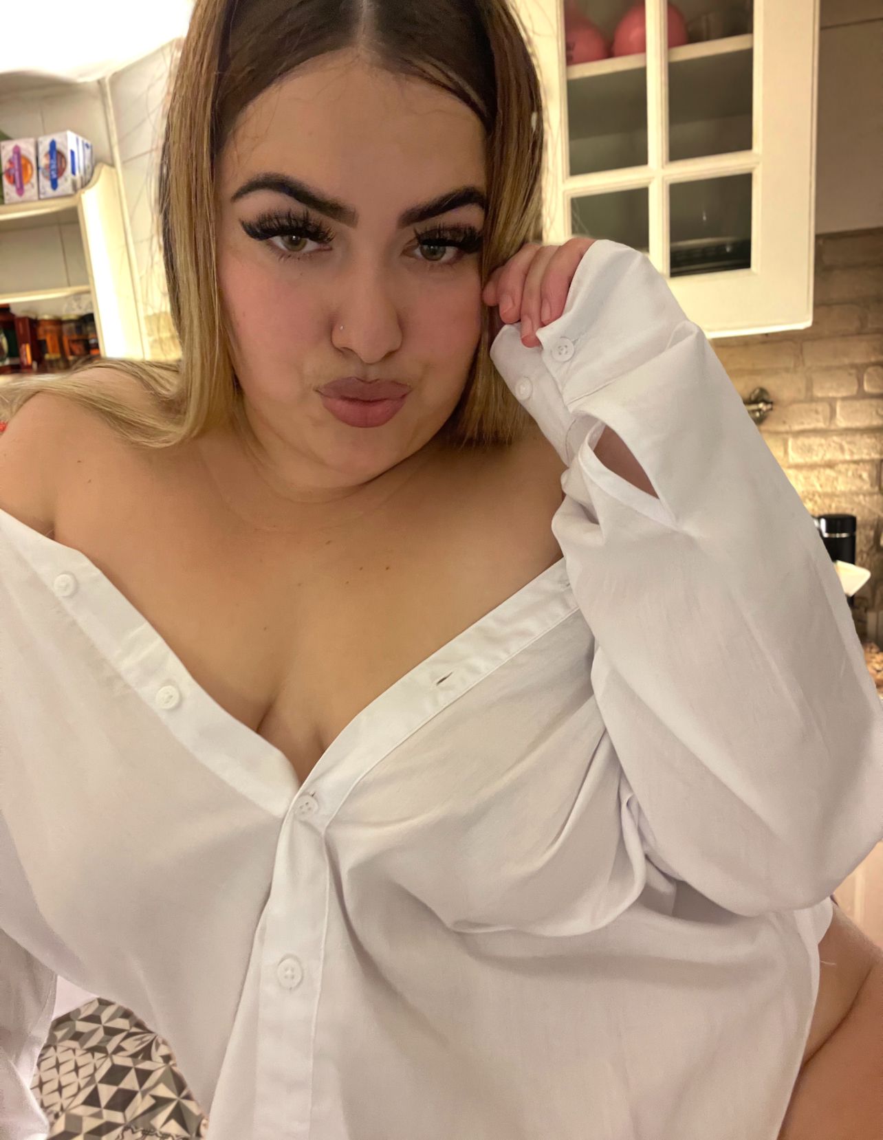 742021328 | ASHLEY | Chica