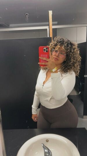 683110643 | GONZALA | Chica