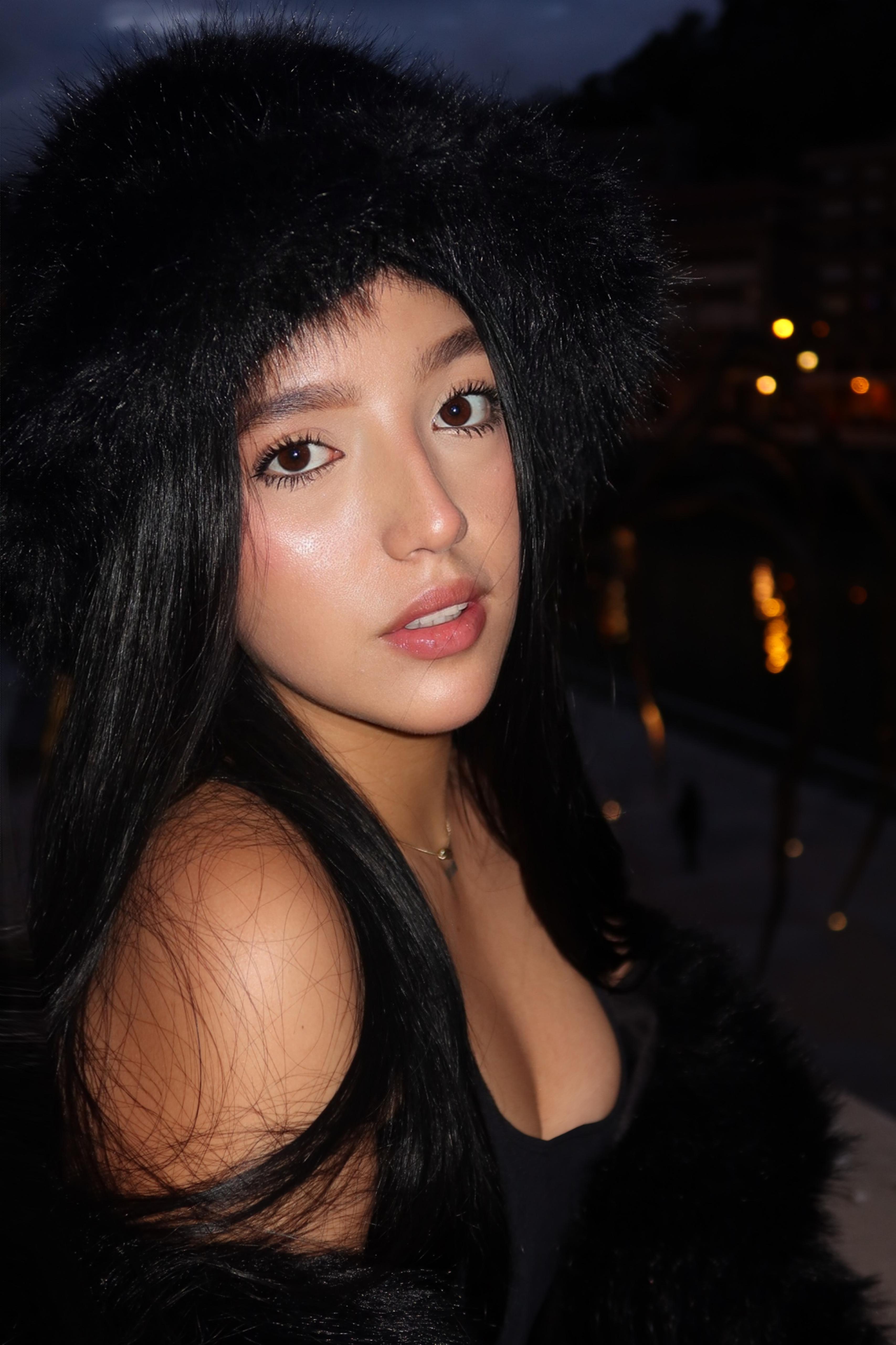 611316423 | SOFIA | Chica