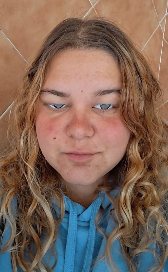 668597708 | LAURA | Chica