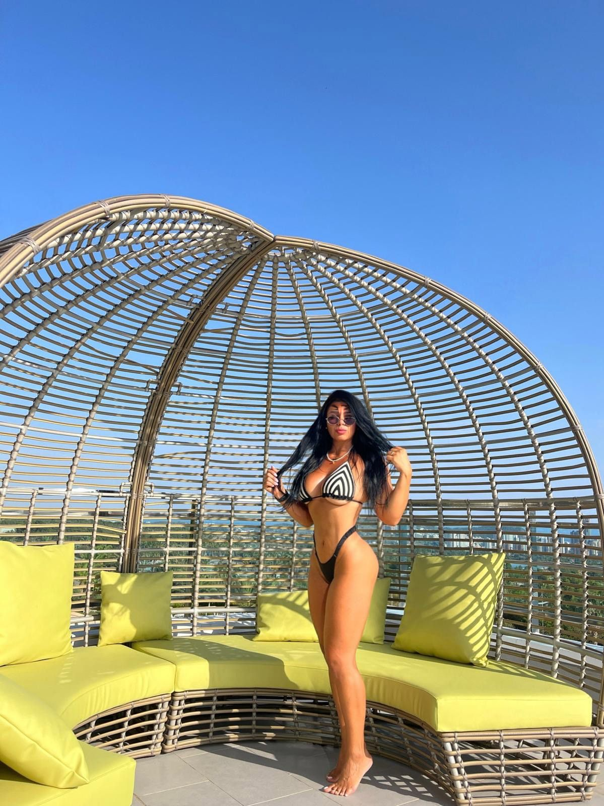 627105282 | EVA | Chica