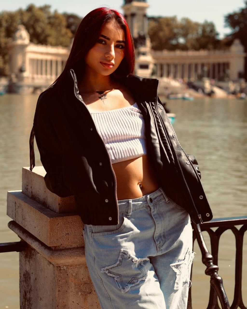 604357452 | ARIANA | Chica