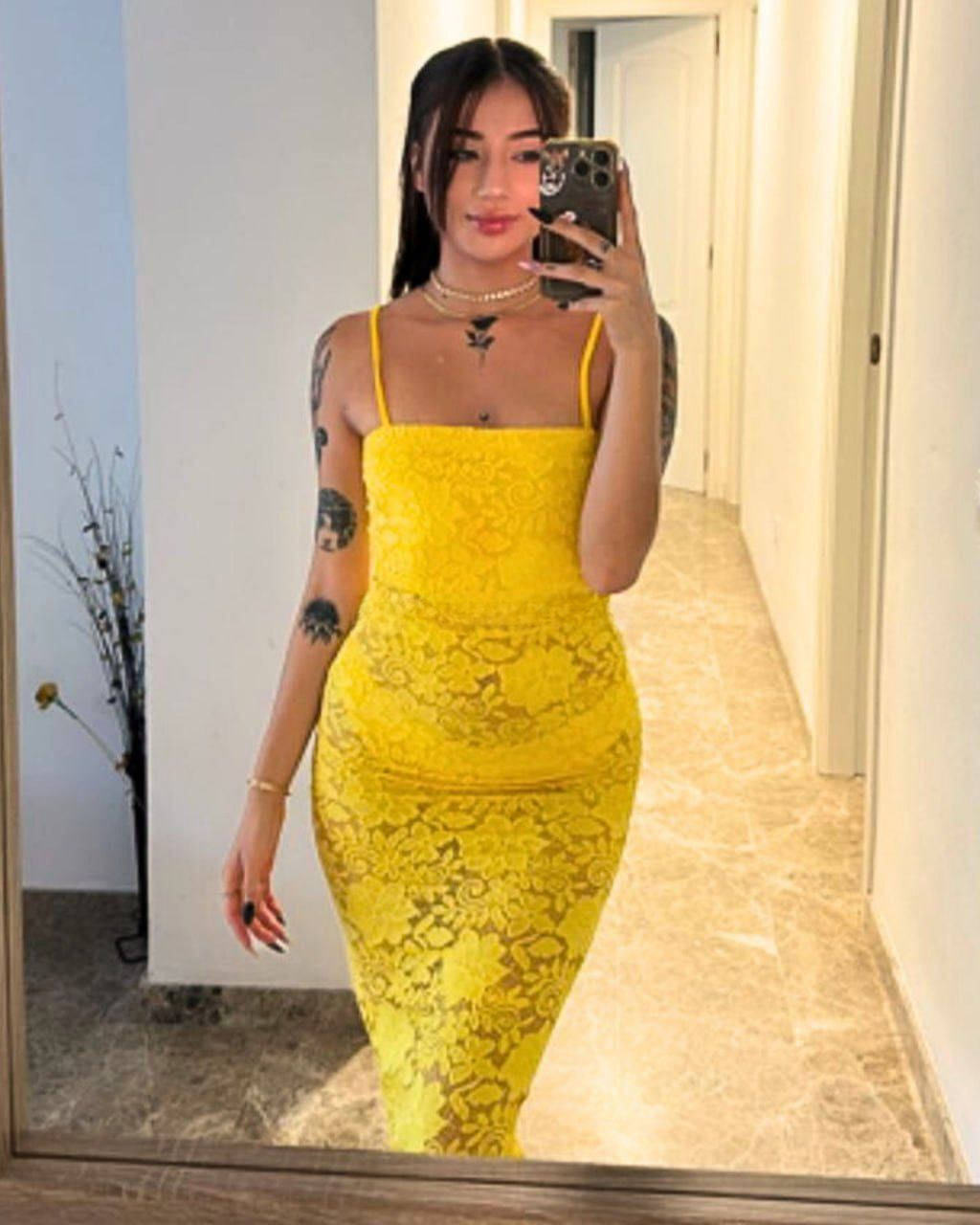 604357452 | ARIANA | Chica