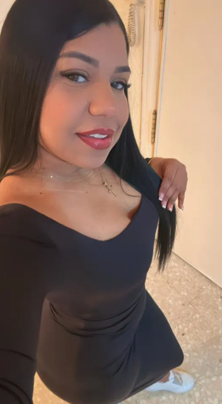 661195398 | ANDREA | Chica