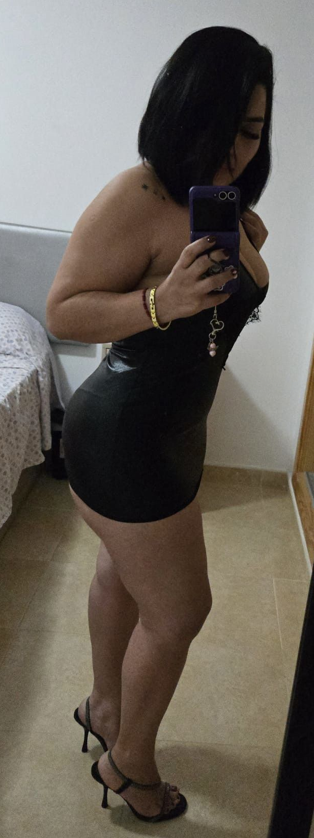 643109855 | MIA | Chica