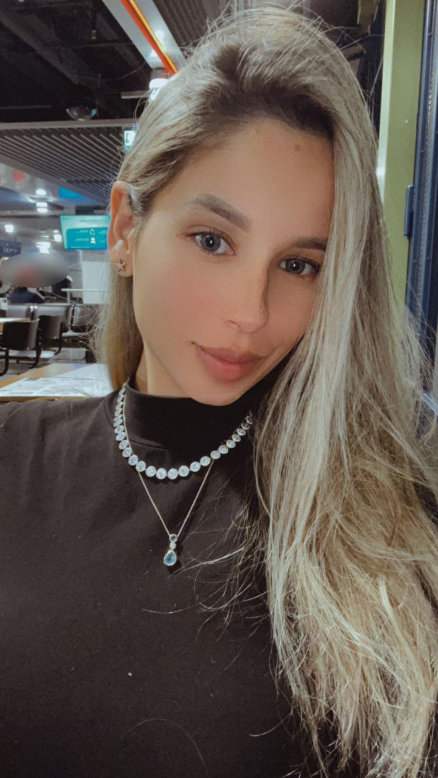 673546210 | THALÍA | Chica