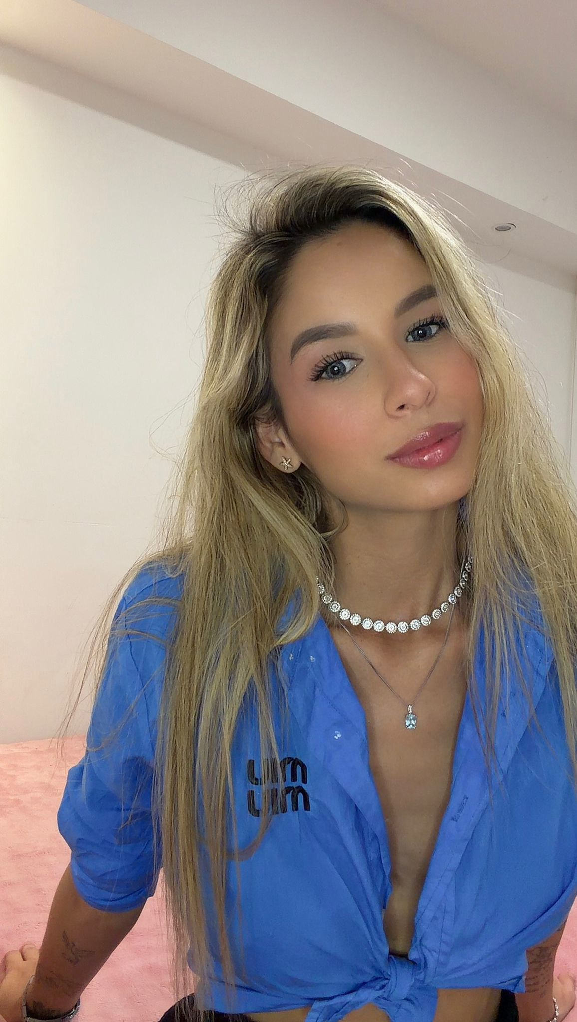 673546210 | THALÍA | Chica