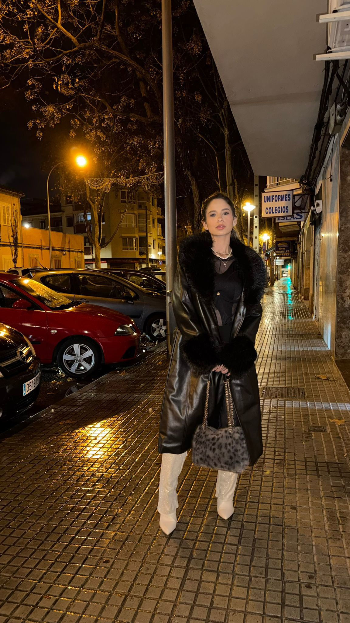 673546210 | THALÍA | Chica