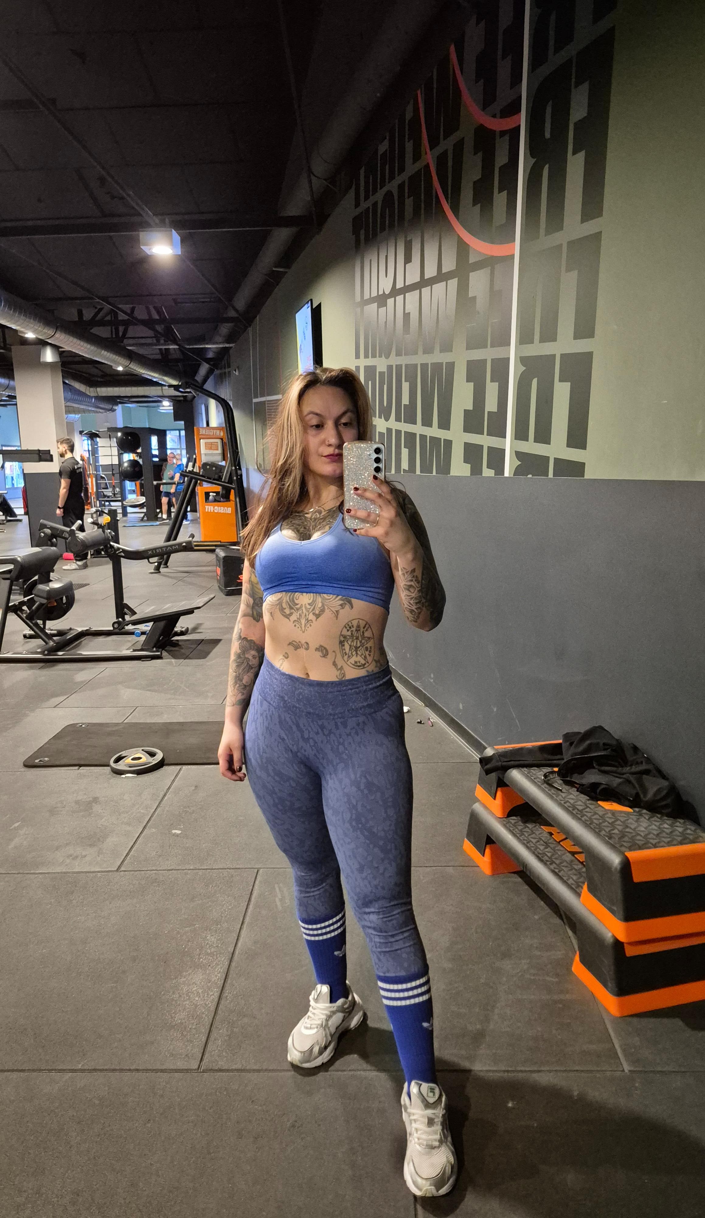 642831224 | ALAIA | Chica