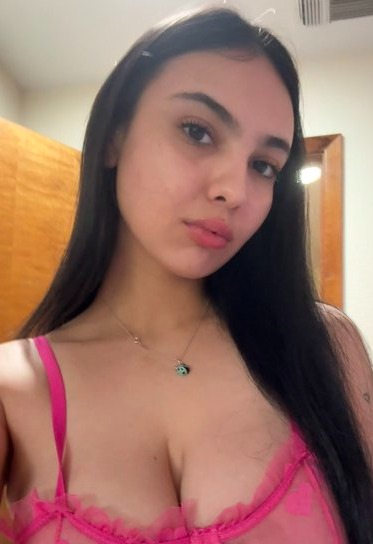 623963073 | LESLIE | Chica