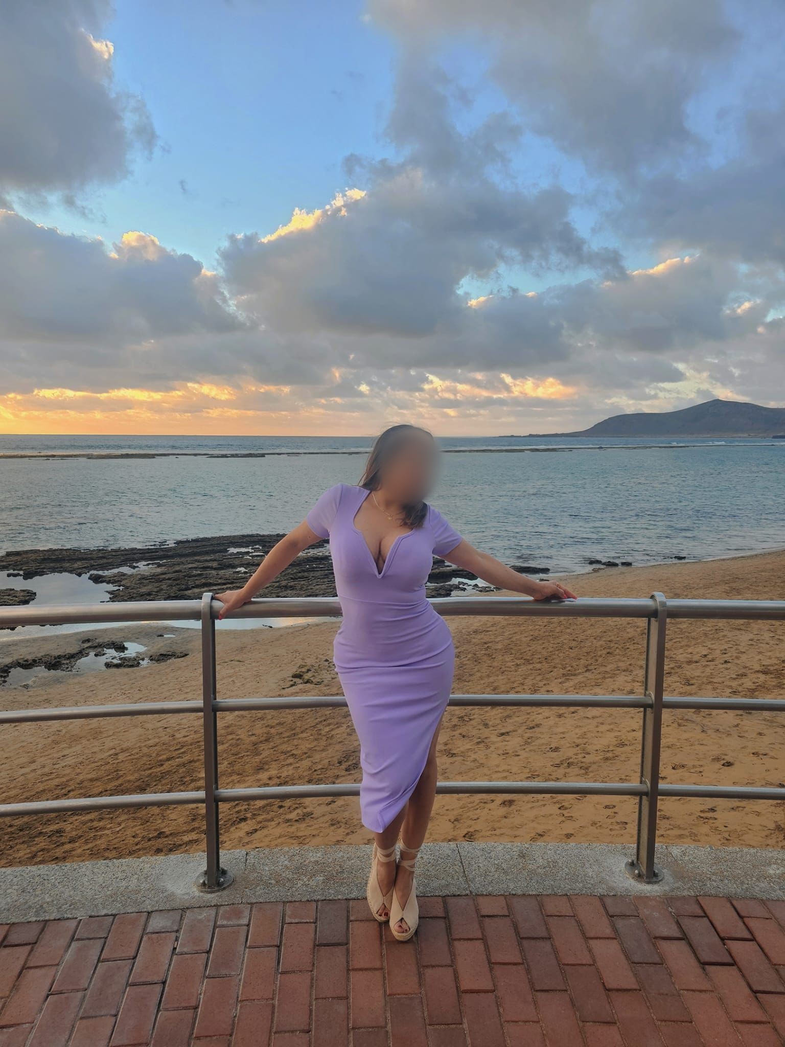 677639779 | VICTORIA | Chica