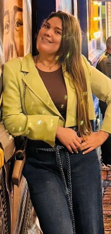 662033320 | LAURA | Chica