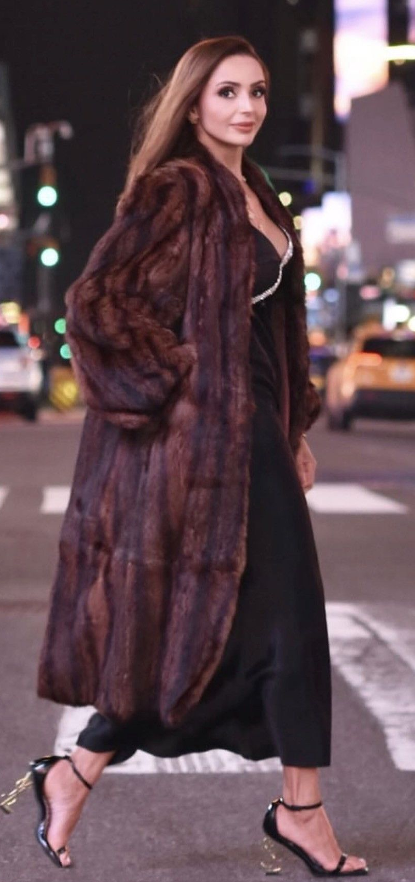 607538395 | VALERY | Chica