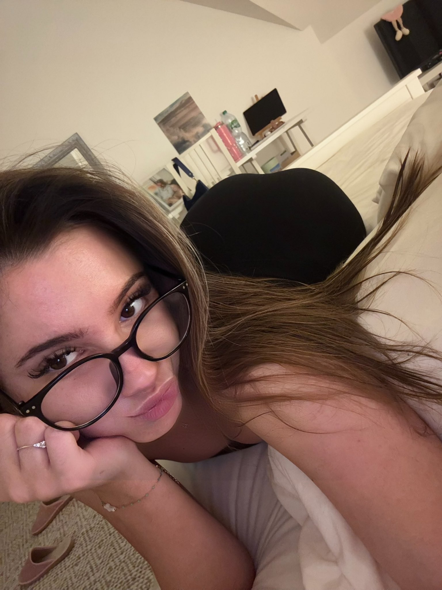 647218665 | TASH | Chica