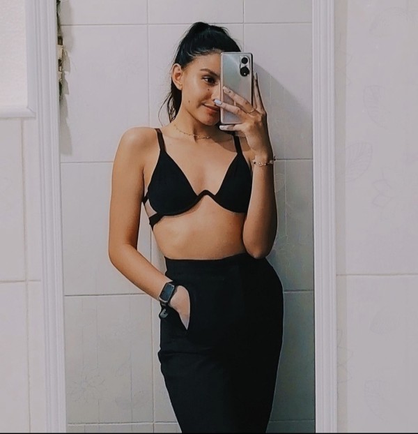 632707000 | ESPAÑOLA | Chica