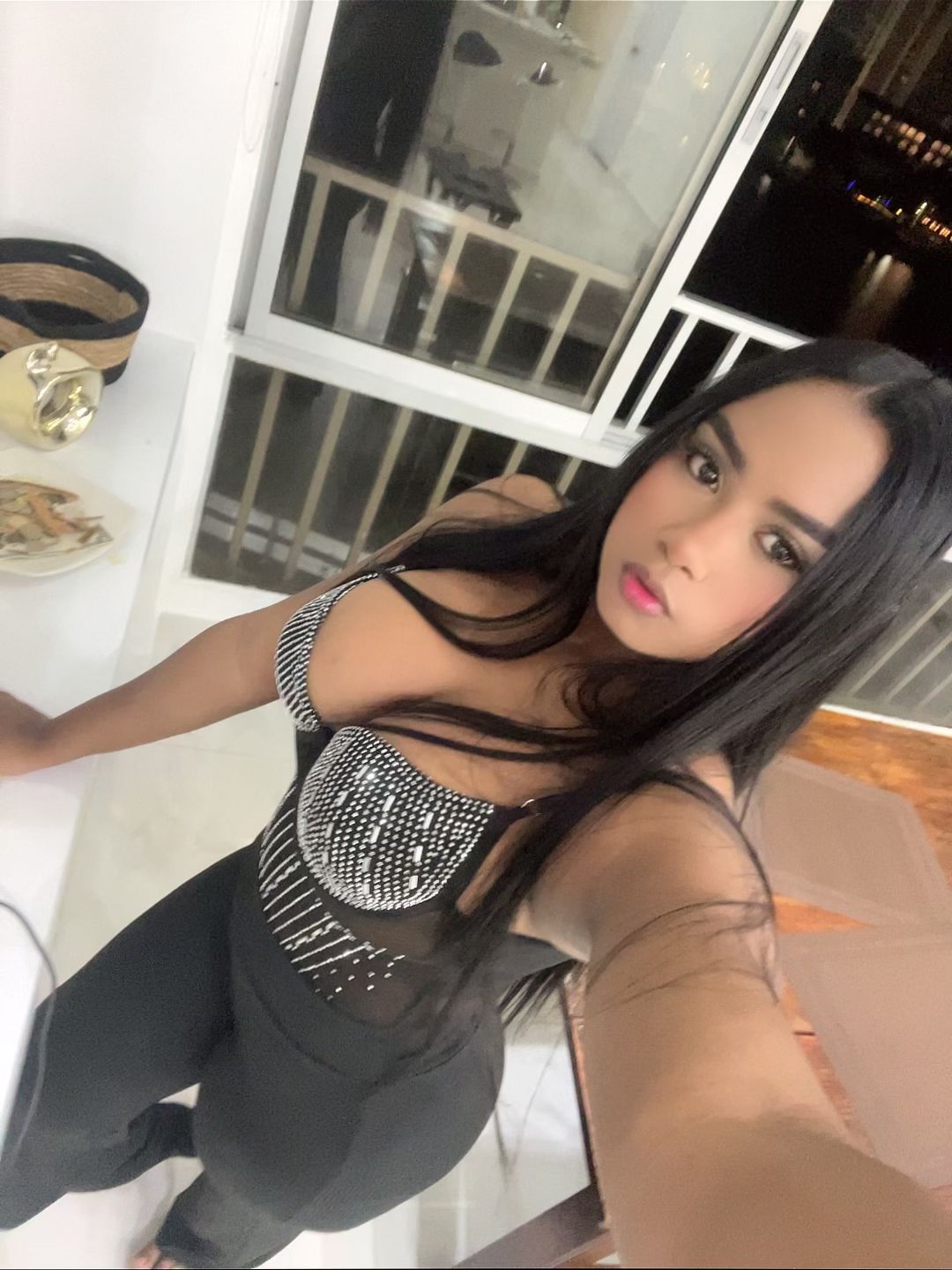 604272053 | MELY | Chica